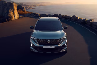 Pristatomas naujasis „Renault Espace“: modernizuotas efektyviausio rinkoje hibridinio šeimyninio automobilio dizainas