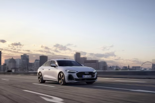 „Audi“ pristato naująjį „A5 e-hybrid“: pasižymi dar didesniu lankstumu ir efektyvumu, pasiūlys ir įspūdingą elektra nuvažiuojamą atstumą