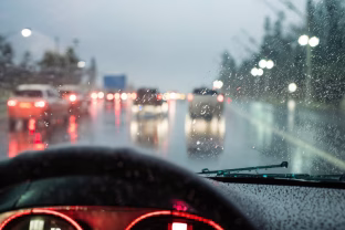 Šias klaidas prieš žiemą daro dauguma vairuotojų, o vėliau turi gerokai paploninti savo pinigines