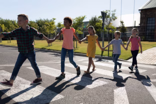 Rugsėjo mėnesį ženkliai išauga rizikos: 350 tūkst. vaikų automatiškai apdrausti nuo nelaimių keliuose