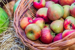 Desertų revoliucija: šie rausvi obuoliai keičia kalėdinius receptus ir patiekalų išvaizdą