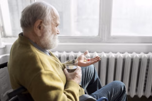 Ligoninės gali stabdyti paslaugas: po teismo sprendimo sveikatos sistema pakibo ant plauko