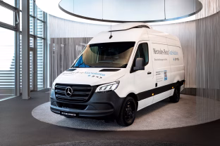 Vienas lengviausiai atpažįstamų vardų automobilių pasaulyje žymi 30 metų jubiliejų
