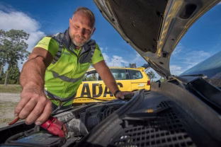 Ar jau metas atsisveikinti su benzininiais automobiliais? Tyrimų rezultatai šokiruoja