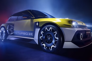 Pamirškite eilinius elektromobilius: paaiškėjo, kiek kainuos naujasis „Renault 5 Turbo 3E“ modelis