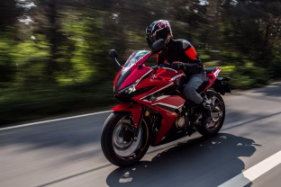 Kiek kainuoja motociklo laisvė? Tikroji kaina slepiasi už šalmų, padangų ir net emocinio nuovargio