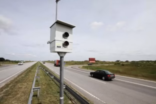 Visi vairuotojai jų nekenčia: ar greičio matuokliai stovi dėl saugumo, o gal tai organizuota schema?