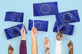 Europa ruošiasi riboti grynuosius pinigus: teks prisitaikyti prie griežtų taisyklių, ar tai grynųjų eros pabaiga?