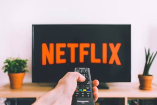 Žiūrimiausi „Netflix“ filmai Lietuvoje: vienas iš jų pranoko visus lūkesčius, dešimtuke ir puikiai žinomi pavadinimai