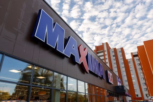 „Maxima“ pradėjo darbuotojų medžioklę: kurortuose siūlomas darbas net ir be jokios patirties