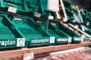 Rusai nebeįperka net bulvių: maisto prekių kainos išskrido į kosmosą, kai kurių produktų neįmanoma rasti