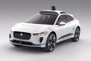 „Google“ ir „Toyota“ suvienijo jėgas: ruošiasi mesti iššūkį „Teslai“, kurs autonominius automobilius