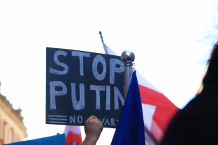 Ar NATO galėjo sustabdyti karą Ukrainoje? Ekspertai įvardijo sprendimus, kurie atrodo kaip lemtingos klaidos