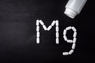 7 maisto produktai, kurie lengvai pakeičia magnio papildus: kasdieniai šaltiniai, slypintys jūsų virtuvėje