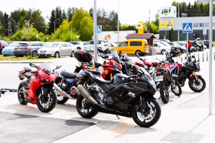 Motociklininkai prieš vasarą perspėti: klaida kelyje kainuos daugiau nei bauda, pasekmės gali būti liūdnos