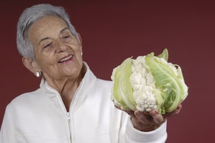 Žiedinio kopūsto lapai, kuriuos išmetate be gailesčio, gali tapti gardžiausiu jūsų garnyru šį sezoną