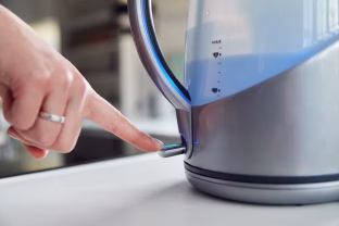 Sąskaitos už elektrą auga it ant mielių? Vienas arbatos puodelis gali būti brangesnis nei jūs galvojate