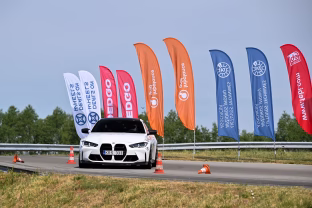 Dakaro vilkai sės prie elektromobilių vairo: „Press Rally“ keičia lenktynių taisykles visiems laikams