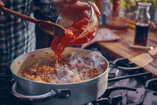 Apniukusią dieną praskaidrins naminis padažas makaronams: vienas slaptas ingredientas pavers jį neprilygstamu
