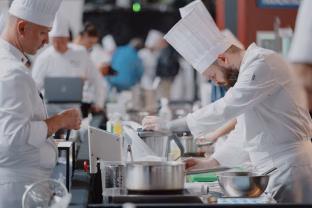 Istorinis įvykis Lietuvos gastronomijai: paaiškėjo pirmojo nacionalinio „Bocuse d'Or" konkurso nugalėtojai