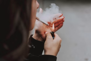 Dėl tabako kasdien pasaulyje užgęsta daugiau nei 20 tūkst. gyvybių: pasakė, kas svarbiausia norint mesti