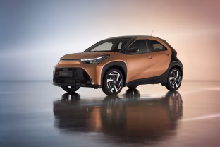 „Toyota“ pristatė naująjį „Aygo X Hybrid“ automobilį, kuris netrukus bus parduodamas ir Lietuvoje
