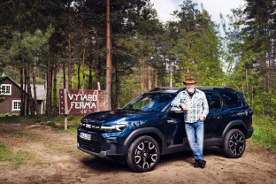 Šimtą šalių išmaišęs Vytaras atrado ramybę Dzūkijoje: dabar jo kelionių draugu tapo „Dacia Bigster“