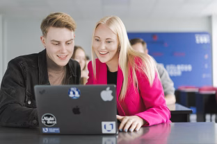 Universitetai keičiasi neatpažįstamai: nauja studentų karta turi ir naujus lūkesčius, pasakėm ko jie tiki iš studijų
