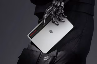 „Red Magic“ pristatė kompaktišką planšetinį kompiuterį su OLED ekranu ir „Snapdragon 8 Elite“ lustu