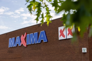 „Maxima“ paskelbė vasaros išpardavimų maratoną: pirkėjai šluoja lentynas, tokios kainos nepalieka abejingų