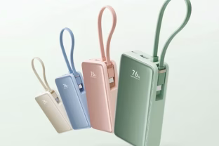 „Xiaomi“ pristatė išorinę bateriją su didele talpa, greitu įkrovimu ir naudingą informaciją rodančiu LCD ekranu