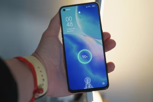 Greitasis įkrovimas yra patogu, bet ar nekenkia išmaniajam telefonui? Ekspertai pasakė, kas yra svarbiausia