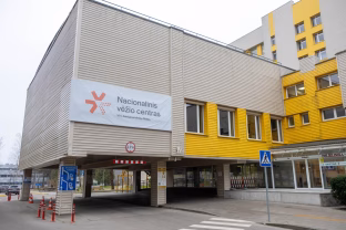 Gąsdinanti akimirka paskaitos metu: studentui diagnozuotas vėžys, viskas prasidėjo nuo mazgo