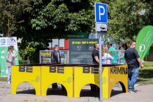 Vasarą pajūryje daugėja ne tik žmonių, bet ir atliekų: Klaipėdoje surengta vieša konteinerio krata atskleidė rūšiavimo spragas