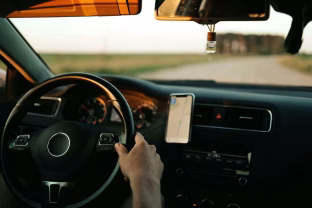 Suaktyvėję GPS trikdžiai kelia nerimą keliaujant, bet ne bendraujant: mobilusis ryšys išlieka stabilus