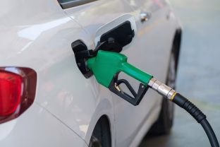 Patyrę mechanikai įspėja: vienas netikslus judesys degalinėje ir jūsų automobilis gali daugiau nebeatgyti