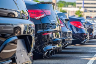 Naujų automobilių kainos šovė į viršų: vos per 5 metus užfiksuotas stulbinantis augimas, įvardijo to priežastį
