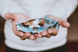 Bręstanti Lietuvos investavimo kultūra: lietuviai investuoja kaip niekad anksčiau, pokyčiai, kurie padės sutaupyti šimtus