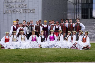 Pradėjo nedrąsiai, baigė su ovacijomis: studentų sukurta reklama apie VILNIUS TECH kelia ovacijas