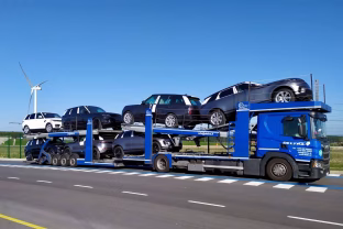 Prabangūs automobiliai ir toliau rieda į Maskvą: atskleidžiama šokiruojanti realybė, kilo didžiulis skandalas