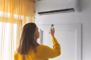 Paprastos klaidos, kurios gali kainuoti brangiai: taip kondicionierius gali trigubai padidinti sąskaitą už elektrą