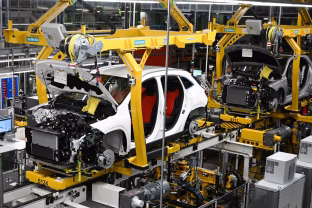 Milžiniška Kinijos įtaka automobilių rinkoje: be šių metalų gali nebelikti naujų elektrinių automobilių