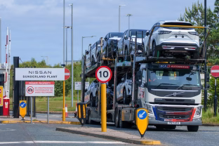 „Nissan“ išgyvena ne pačius geriausius laikus: gamyklų uždarymai, darbuotojų išeitinės ir kova už išlikimą