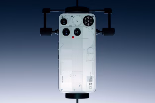 Netikėtas „Nothing“ sprendimas: naujasis „Phone (3)“ modelis europiečius pasieks su mažesnės talpos baterija