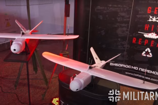Ukrainiečiai keičia modernaus karo taisykles: šie dronai yra ne tik pigūs, bet ir gyvybiškai svarbūs