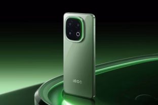 „iQOO“ pristatė „13 Ace Green“ telefono modelį su galingu „Qualcomm“ lustu ir stilingais dizaino sprendimais
