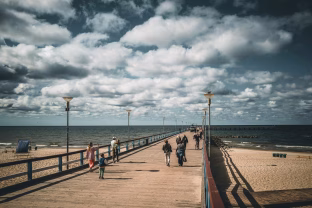 Šventės prie jūros vilioja vis daugiau žmonių: sužinokite, ar tai galite sau leisti ir jūs