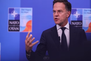 NATO vadovas rėžė be jokių užuolankų: jeigu delsime, ateis metas, kai teks mokytis rusų kalbos