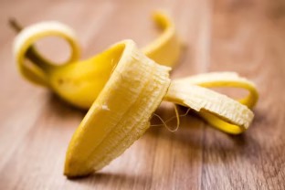 Banano žievė gali tapti slaptu ingredientu jūsų virtuvėje, šios panaudojimo galimybės nustebins daugelį