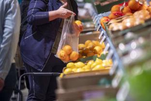Naudinga ir gamtai, ir piniginei: 3 žingsniai, kaip sumažinti maisto švaistymą namuose